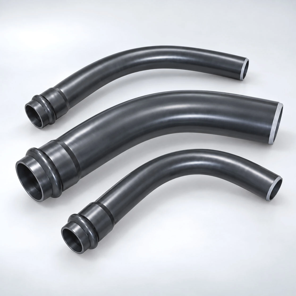Tre curve in PVC a pressione, con diverse geometrie e diametri